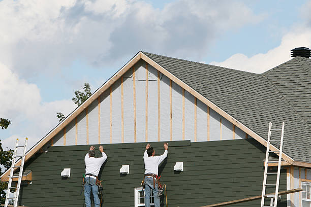 Professional Siding technician working in Windsor, NC